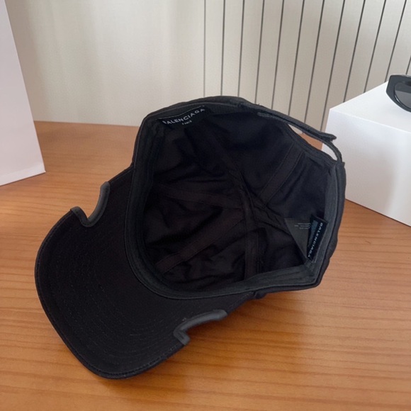 NWT Balenciaga 3B Logo Distressed Baseball Cap main image 6